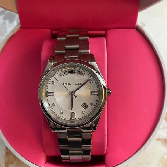 Silver Michael Kors watch - Picture 1 of 3